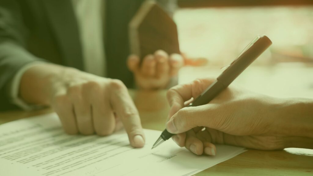 Tengo comprador para una vivienda, pero necesito autorización judicial para vender: ¿qué hago?